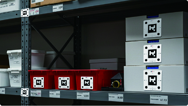 棚と商品に高精度マーカを設置したイメージ